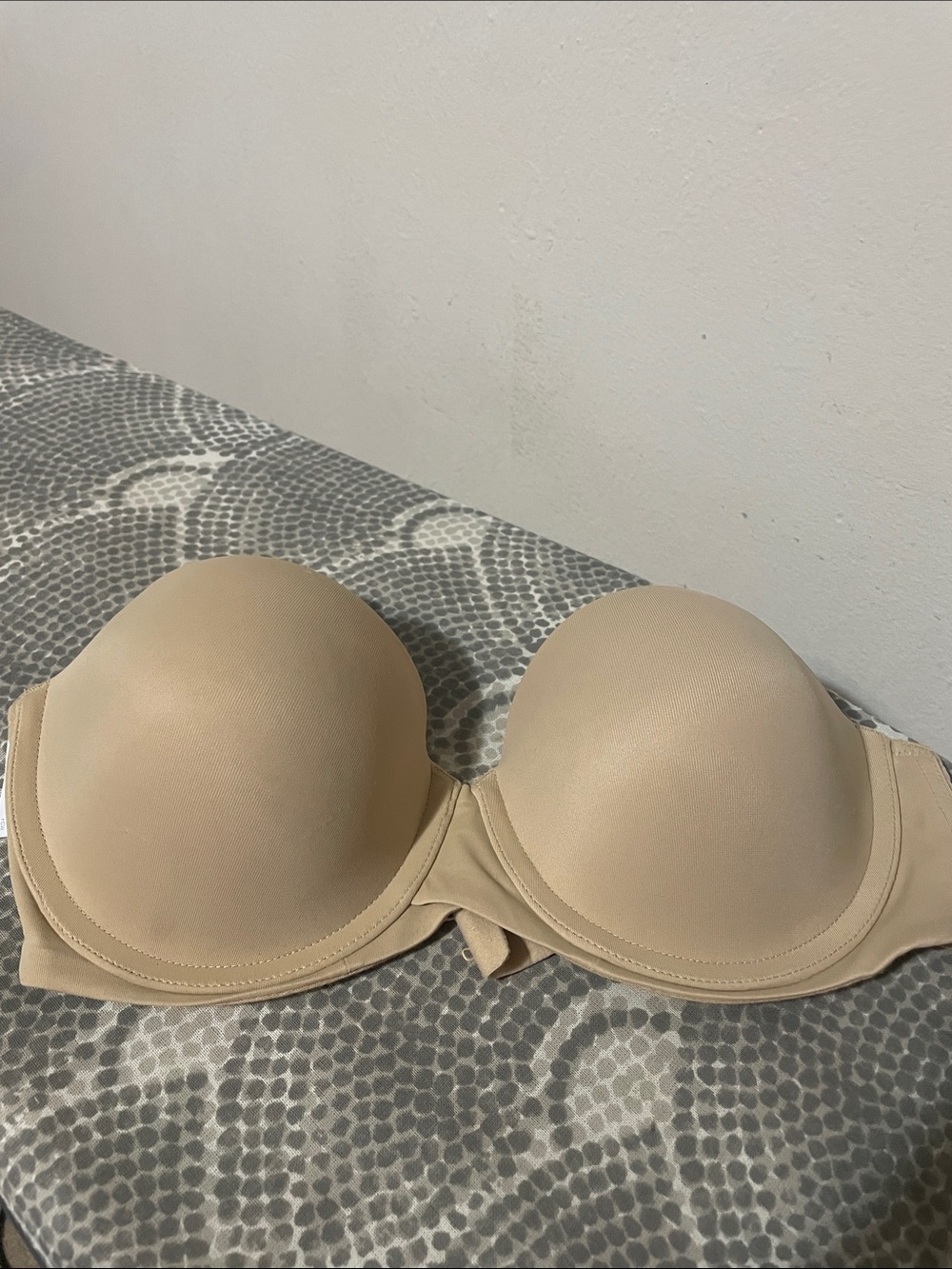 Maidenform Beige Strapless Bra. Size 34B. NWT.